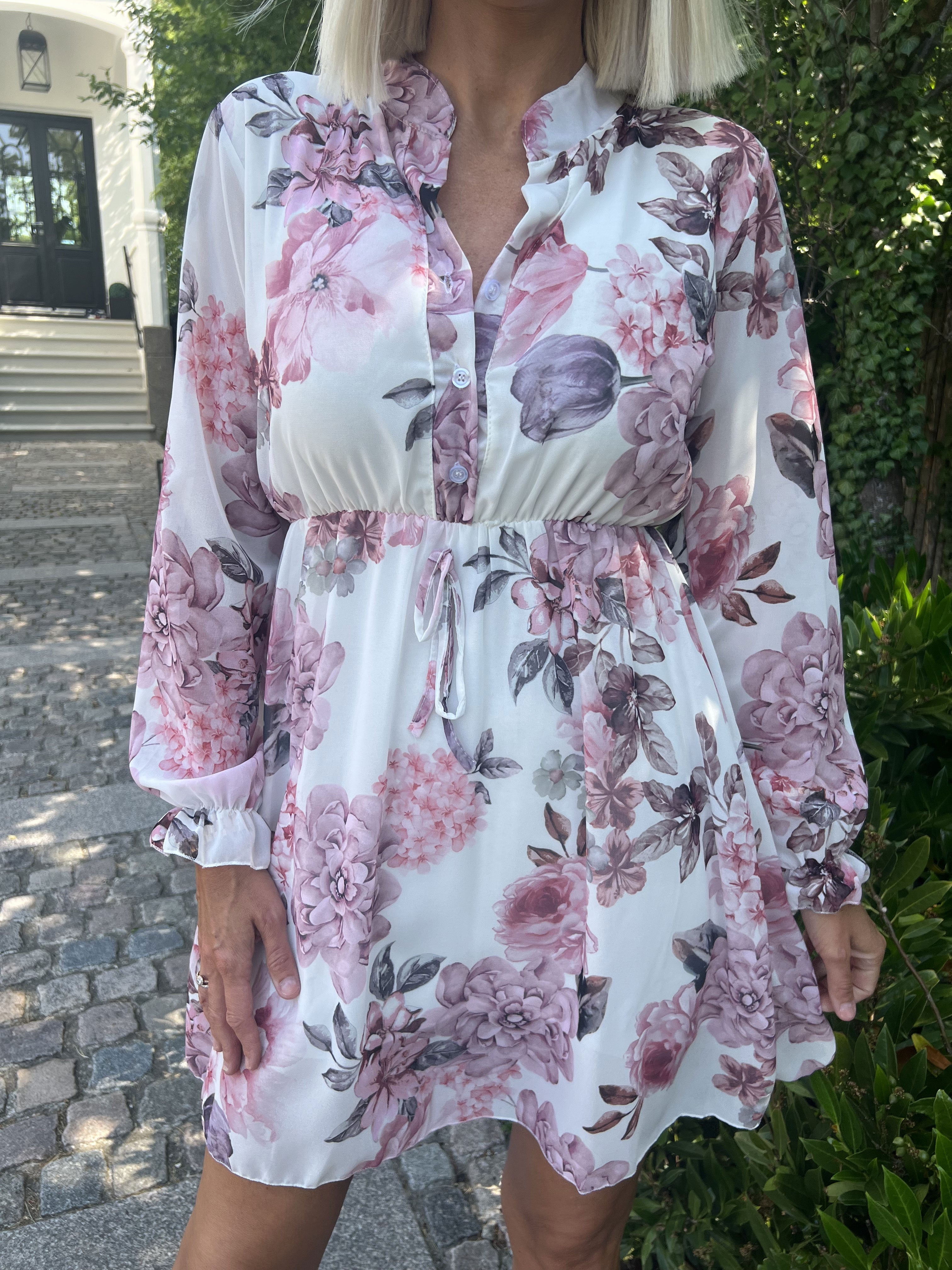 Caramella - Söt sommarklänning i chiffong med blommönster - Black
